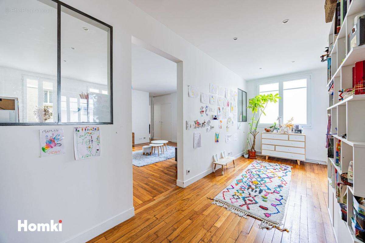 Appartement à COURBEVOIE