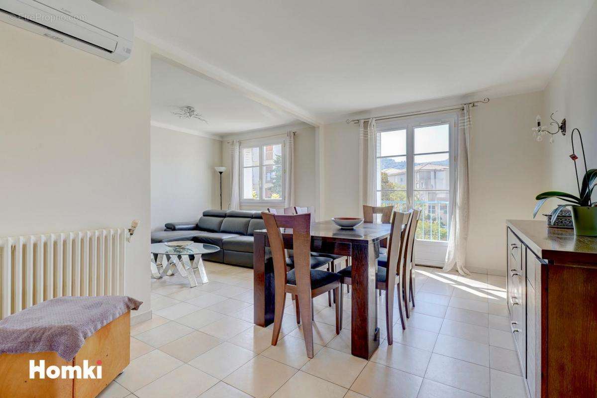 Appartement à MARSEILLE-8E