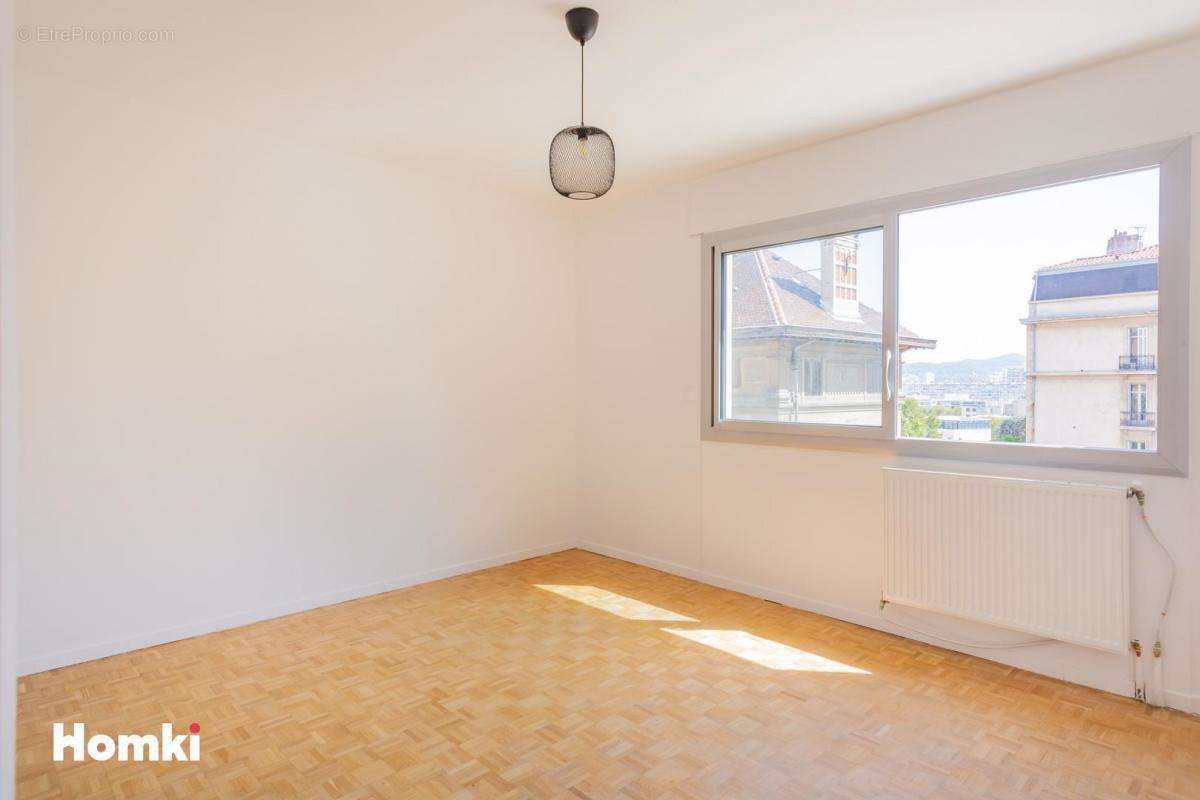 Appartement à MARSEILLE-8E