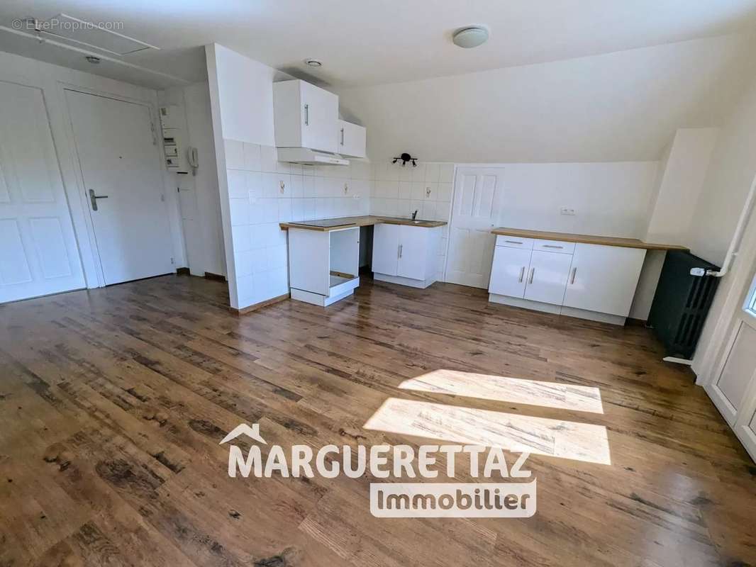 Appartement à BONNE