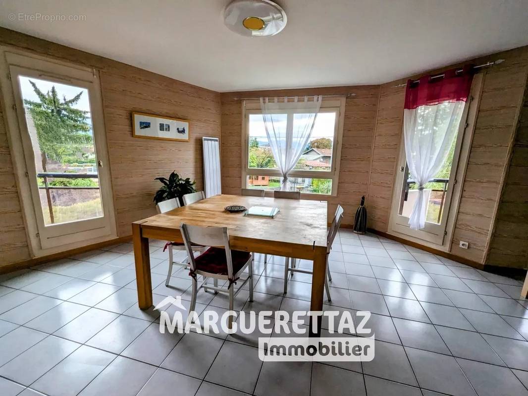 Appartement à VETRAZ-MONTHOUX