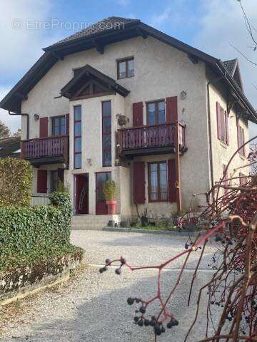 Appartement à POUGNY