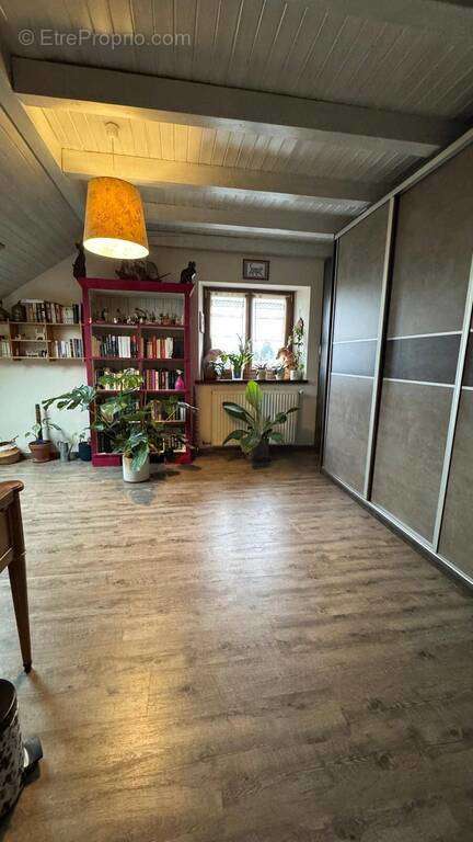 Appartement à POUGNY