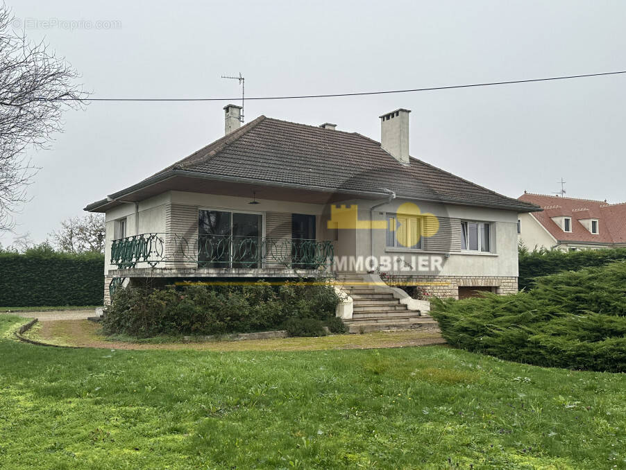 Maison à SAULON-LA-CHAPELLE