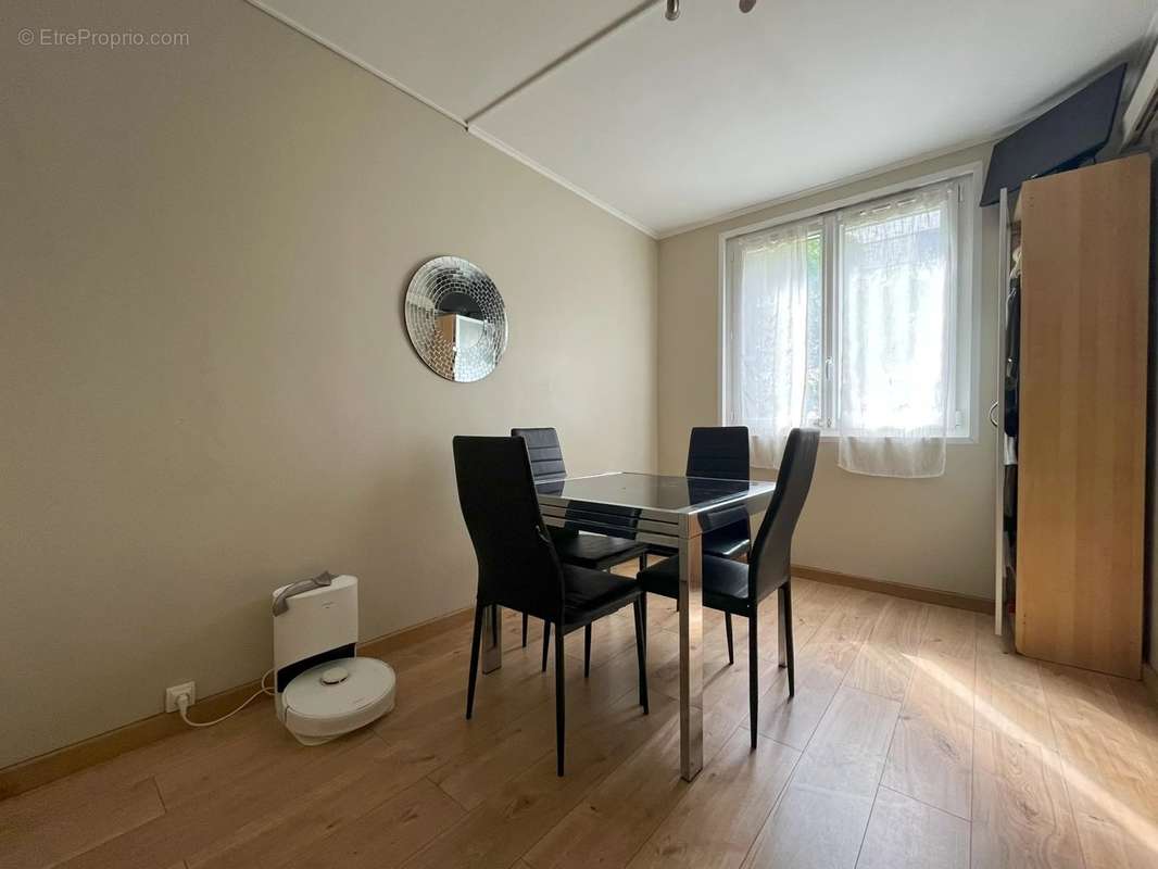 Appartement à LES CLAYES-SOUS-BOIS