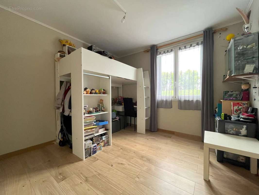 Appartement à LES CLAYES-SOUS-BOIS