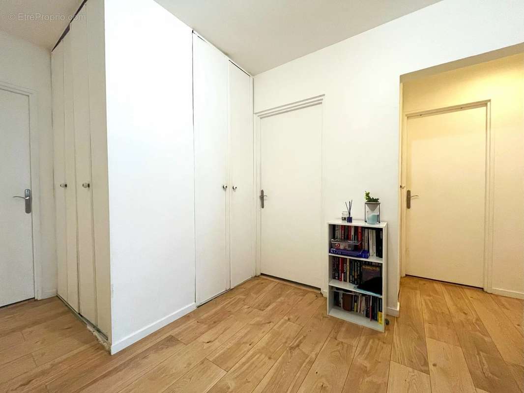 Appartement à LES CLAYES-SOUS-BOIS