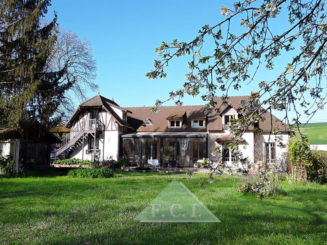 Maison à BEYNES