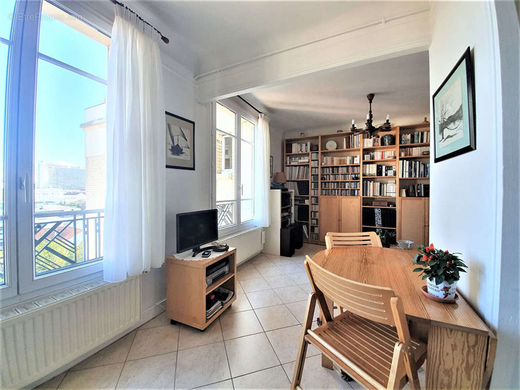 Appartement à COURBEVOIE