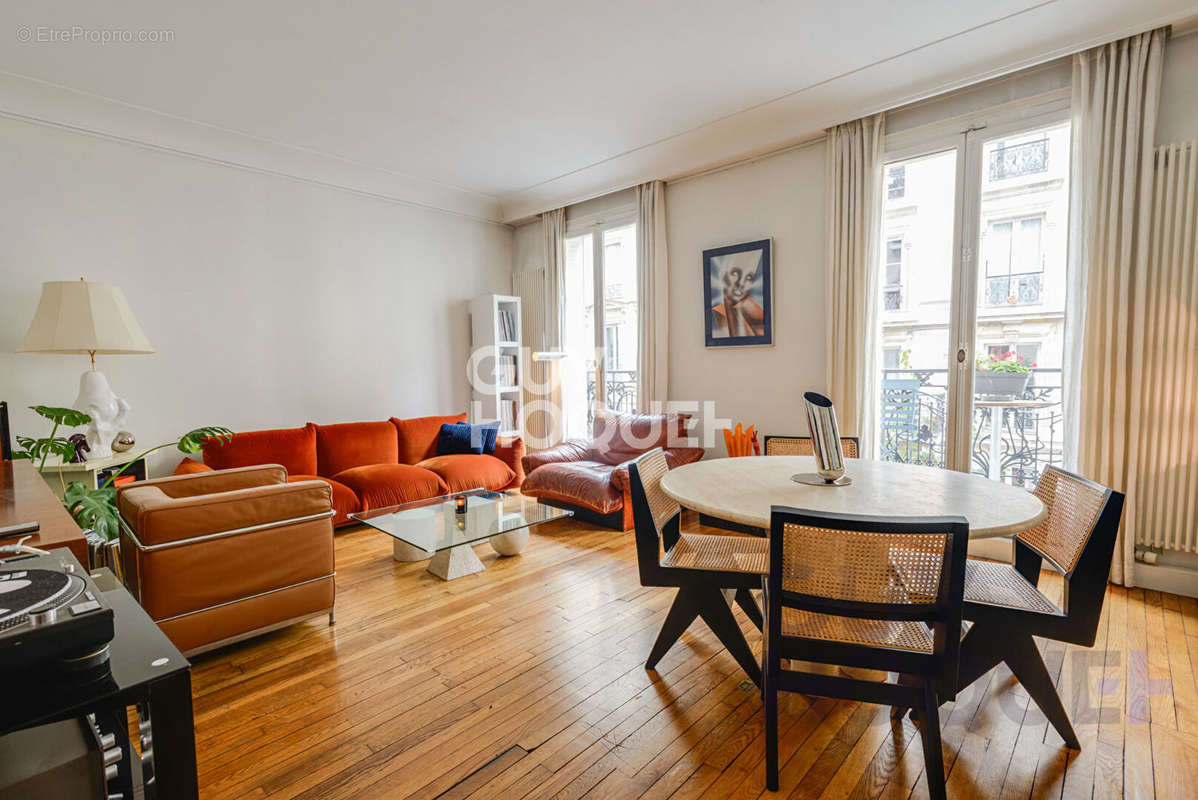 Appartement à PARIS-18E