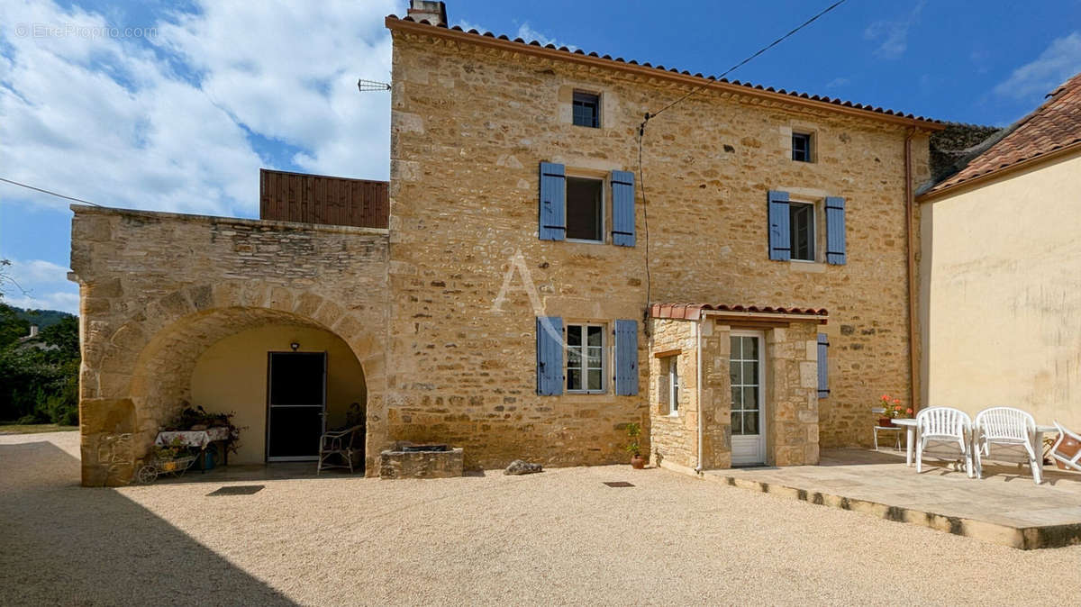 Maison à SAINT-FRONT-SUR-LEMANCE