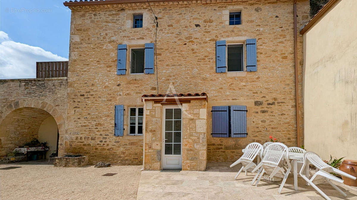 Maison à SAINT-FRONT-SUR-LEMANCE