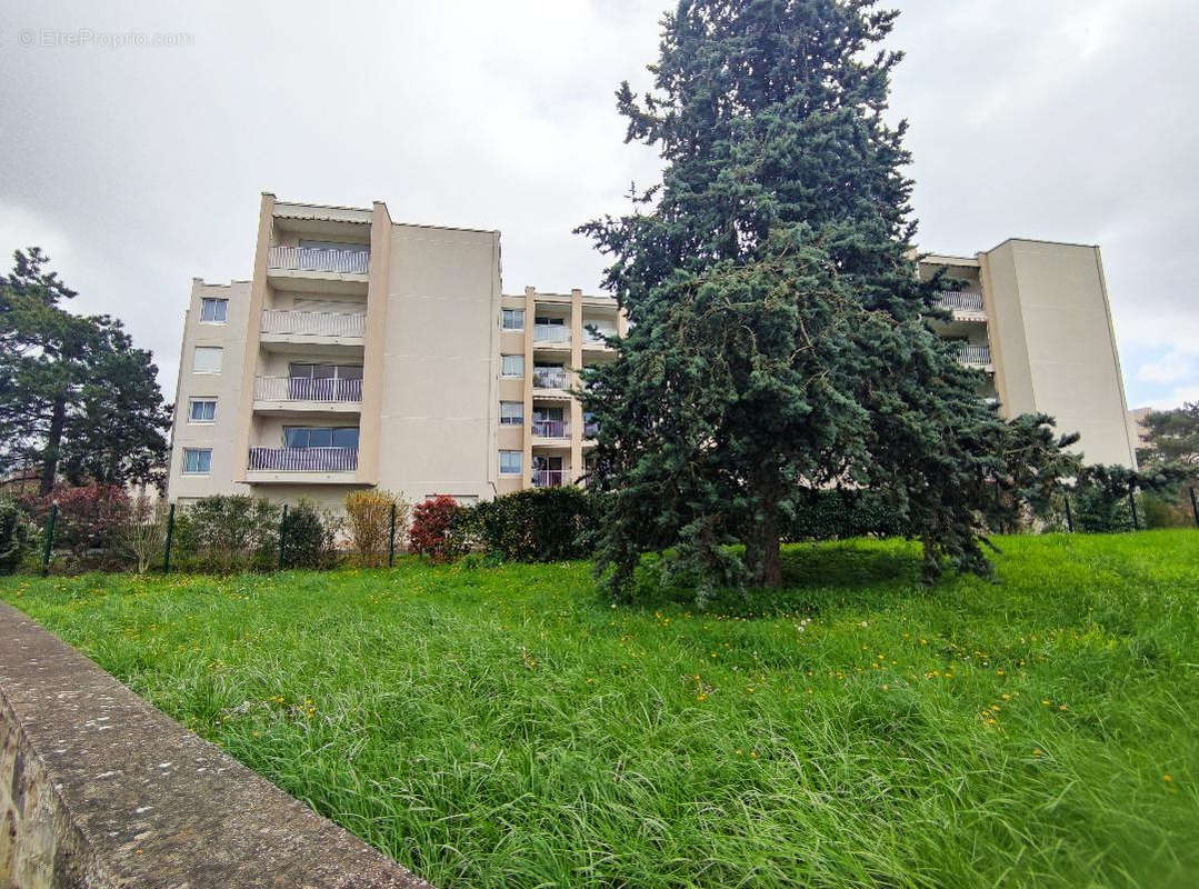 Appartement à SARTROUVILLE