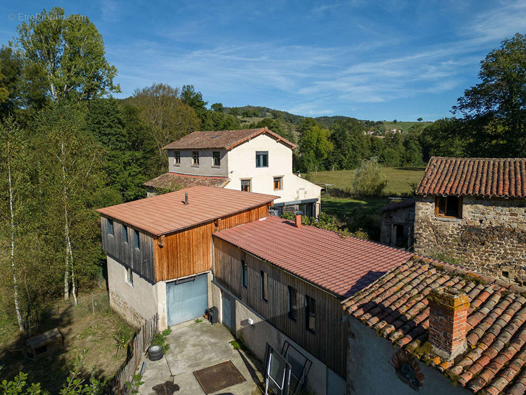 Maison à MANGLIEU