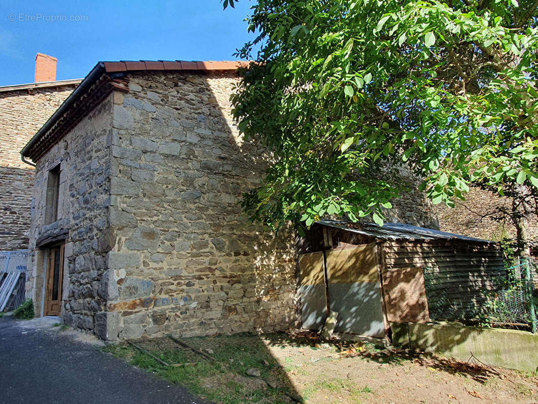 Maison à CHAMPAGNAC-LE-VIEUX