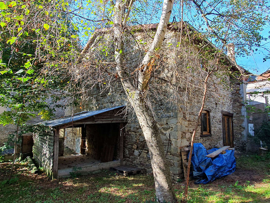 Maison à CHAMPAGNAC-LE-VIEUX