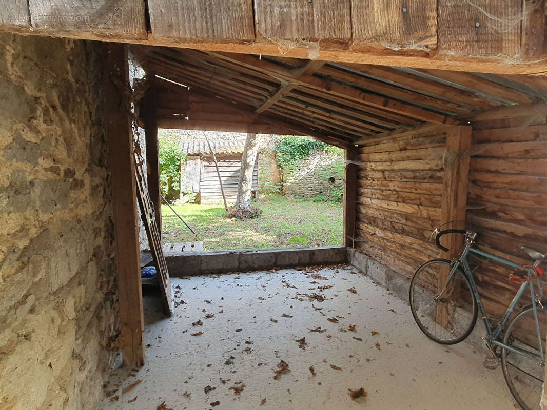 Maison à CHAMPAGNAC-LE-VIEUX