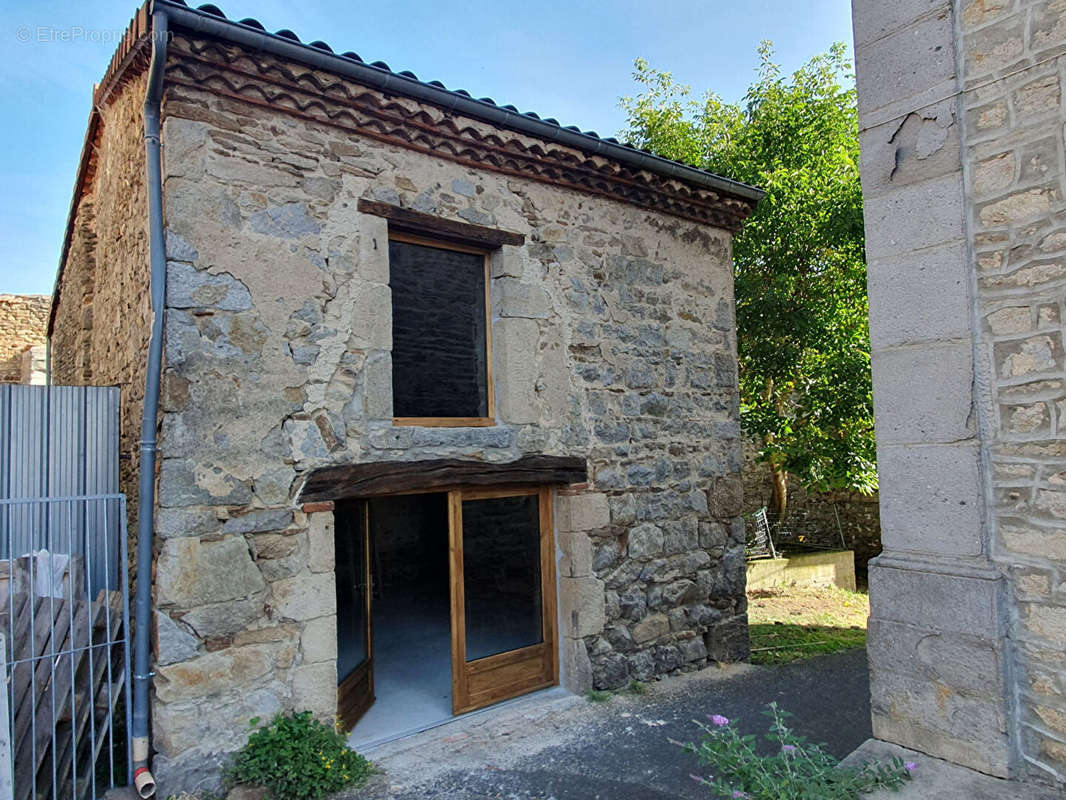 Maison à CHAMPAGNAC-LE-VIEUX