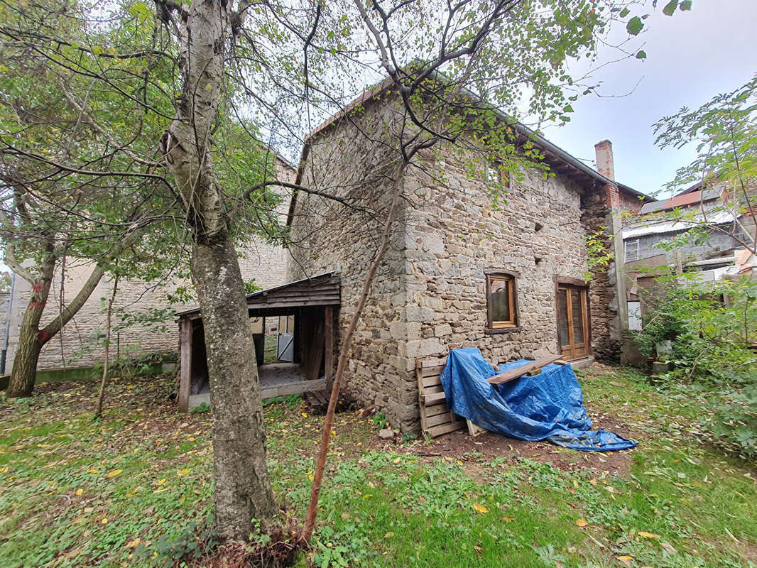 Maison à CHAMPAGNAC-LE-VIEUX