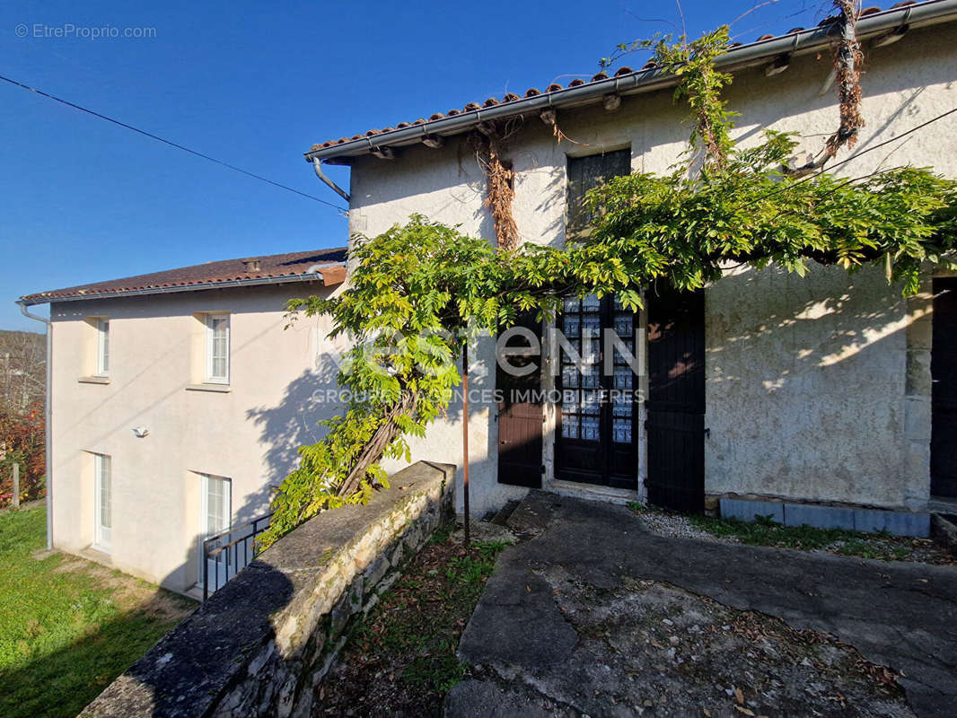 Maison à SAINT-PARDOUX-LA-RIVIERE