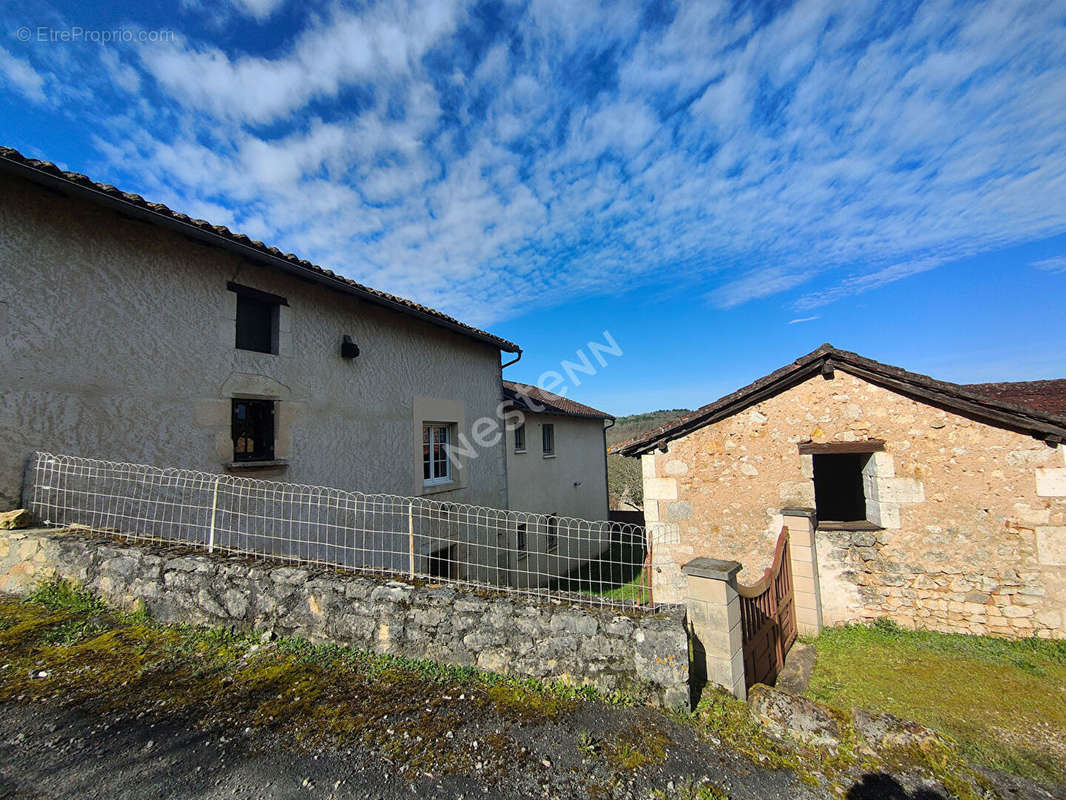 Maison à SAINT-PARDOUX-LA-RIVIERE