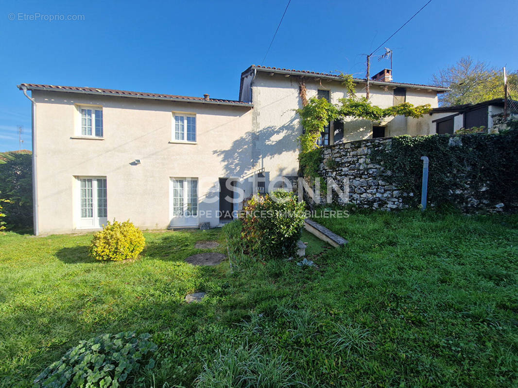 Maison à SAINT-PARDOUX-LA-RIVIERE