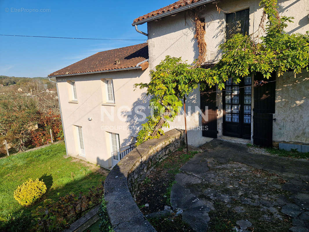 Maison à SAINT-PARDOUX-LA-RIVIERE