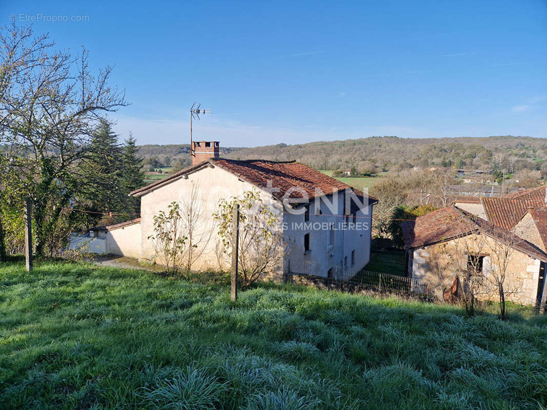 Maison à SAINT-PARDOUX-LA-RIVIERE