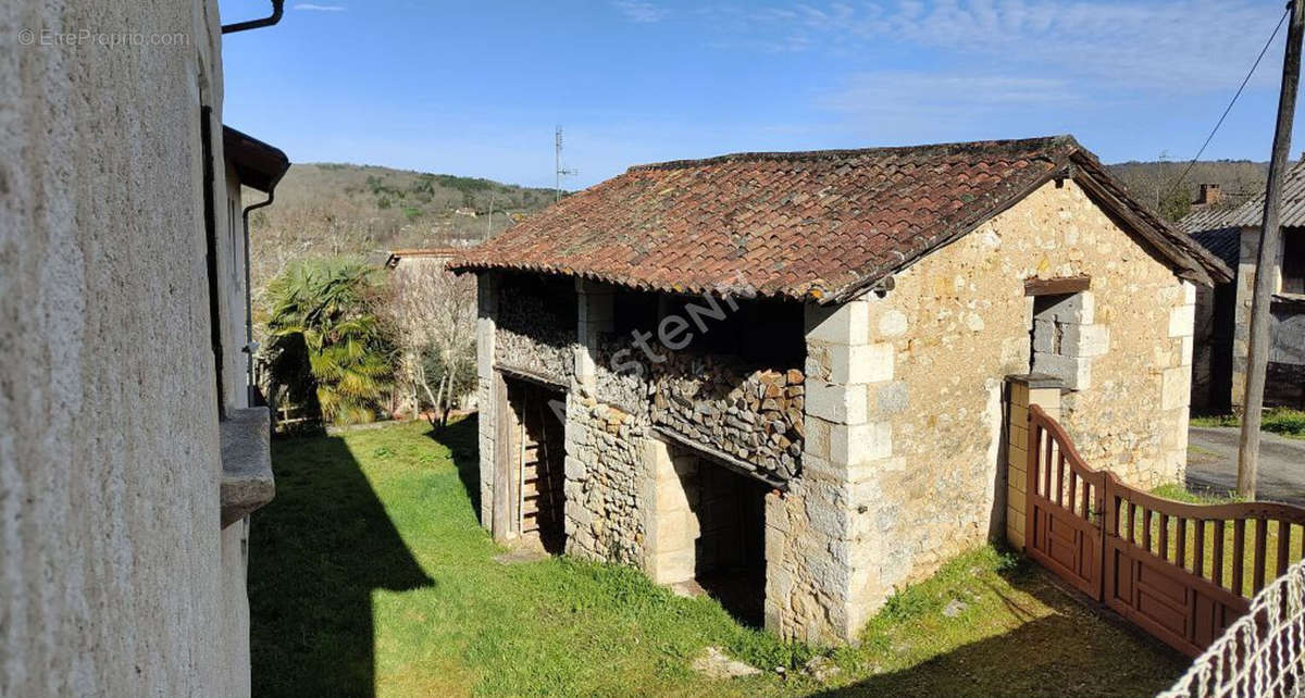 Maison à SAINT-PARDOUX-LA-RIVIERE