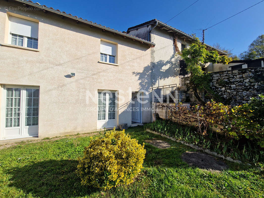 Maison à SAINT-PARDOUX-LA-RIVIERE