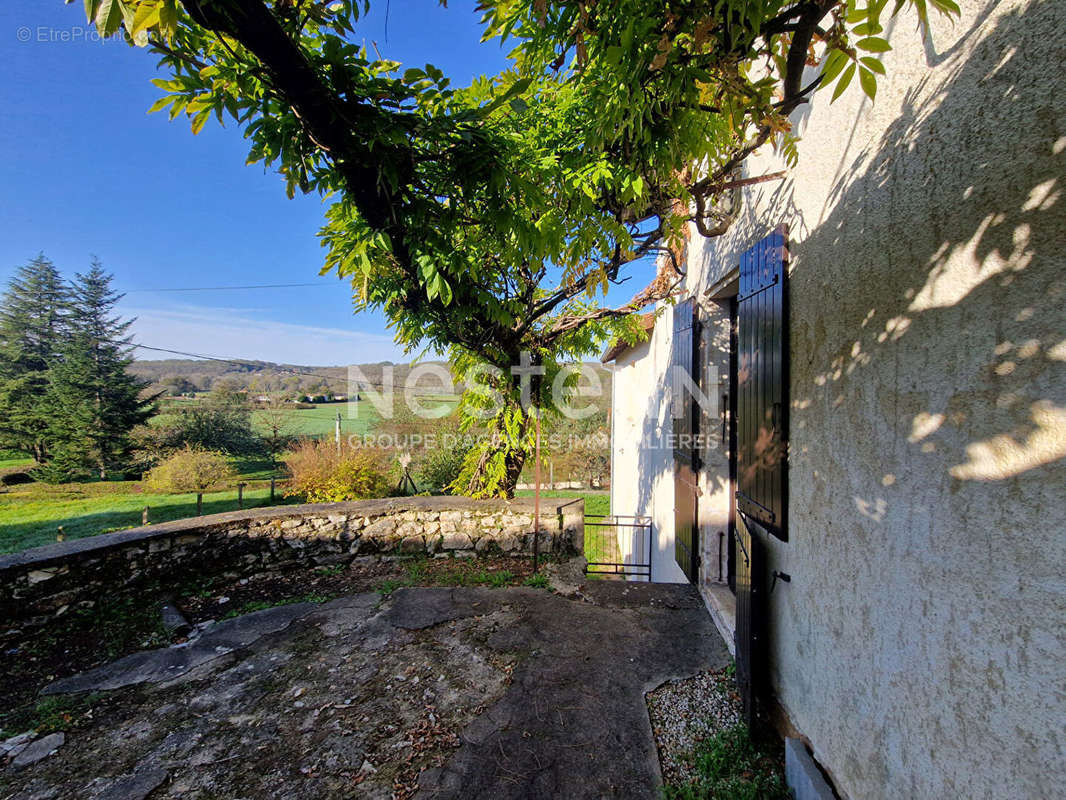 Maison à SAINT-PARDOUX-LA-RIVIERE