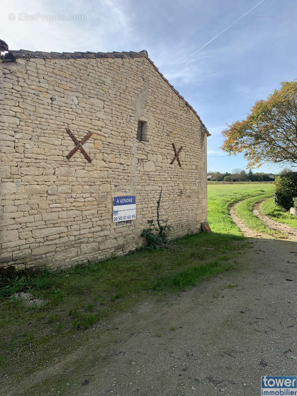 Parking à BAZAUGES