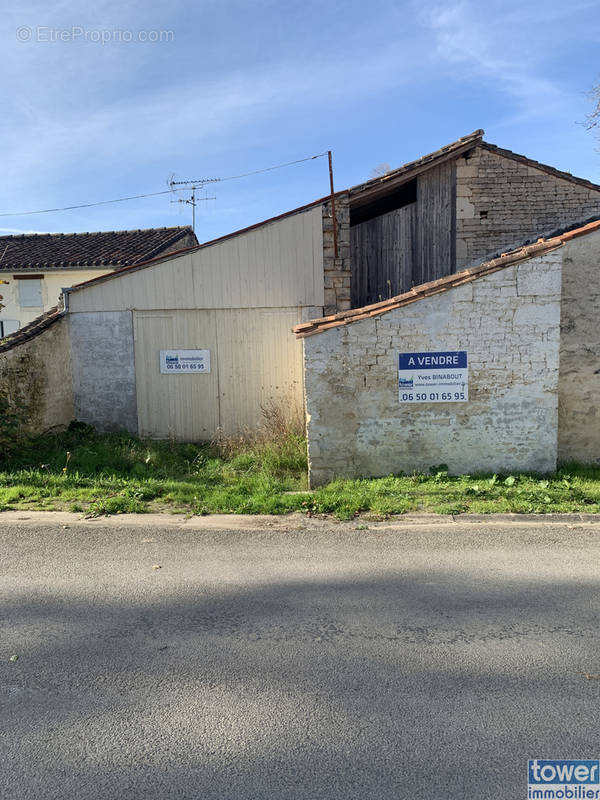 Parking à BAZAUGES