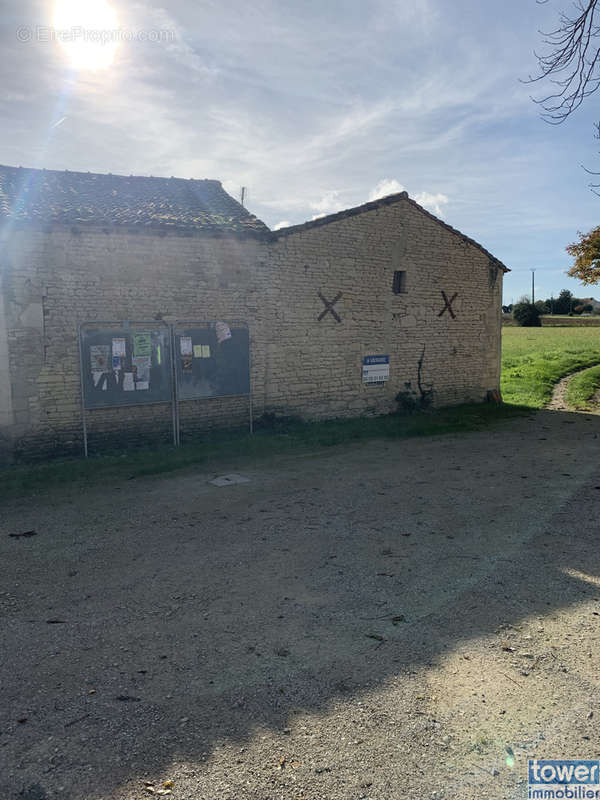 Parking à BAZAUGES