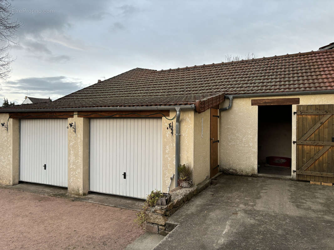 Maison à LE MAYET-DE-MONTAGNE