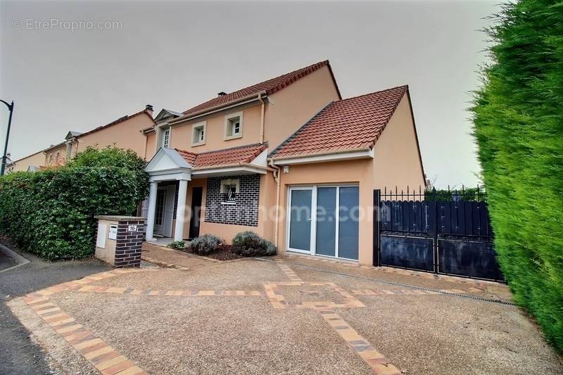 Maison à VERNEUIL-SUR-SEINE