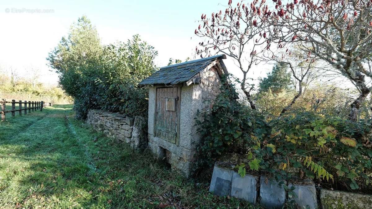 Maison à ROUSSILLON-EN-MORVAN