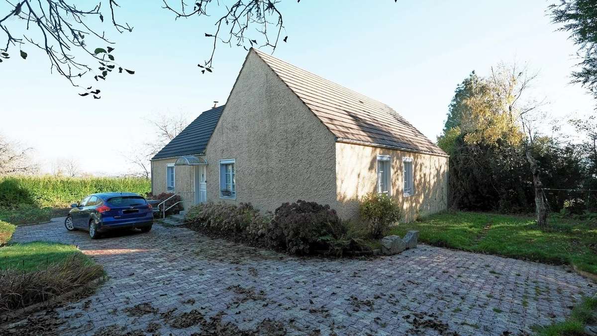 Maison à ROUSSILLON-EN-MORVAN