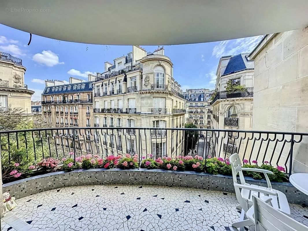 Appartement à PARIS-16E