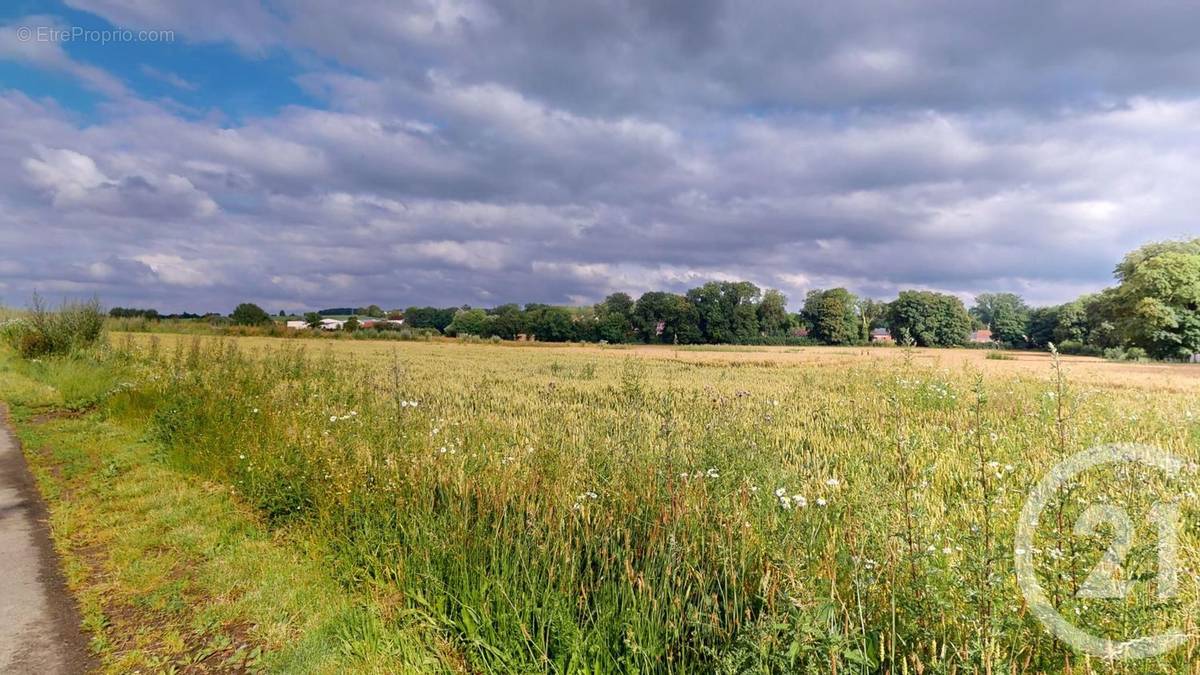 Terrain à SAINT-QUENTIN