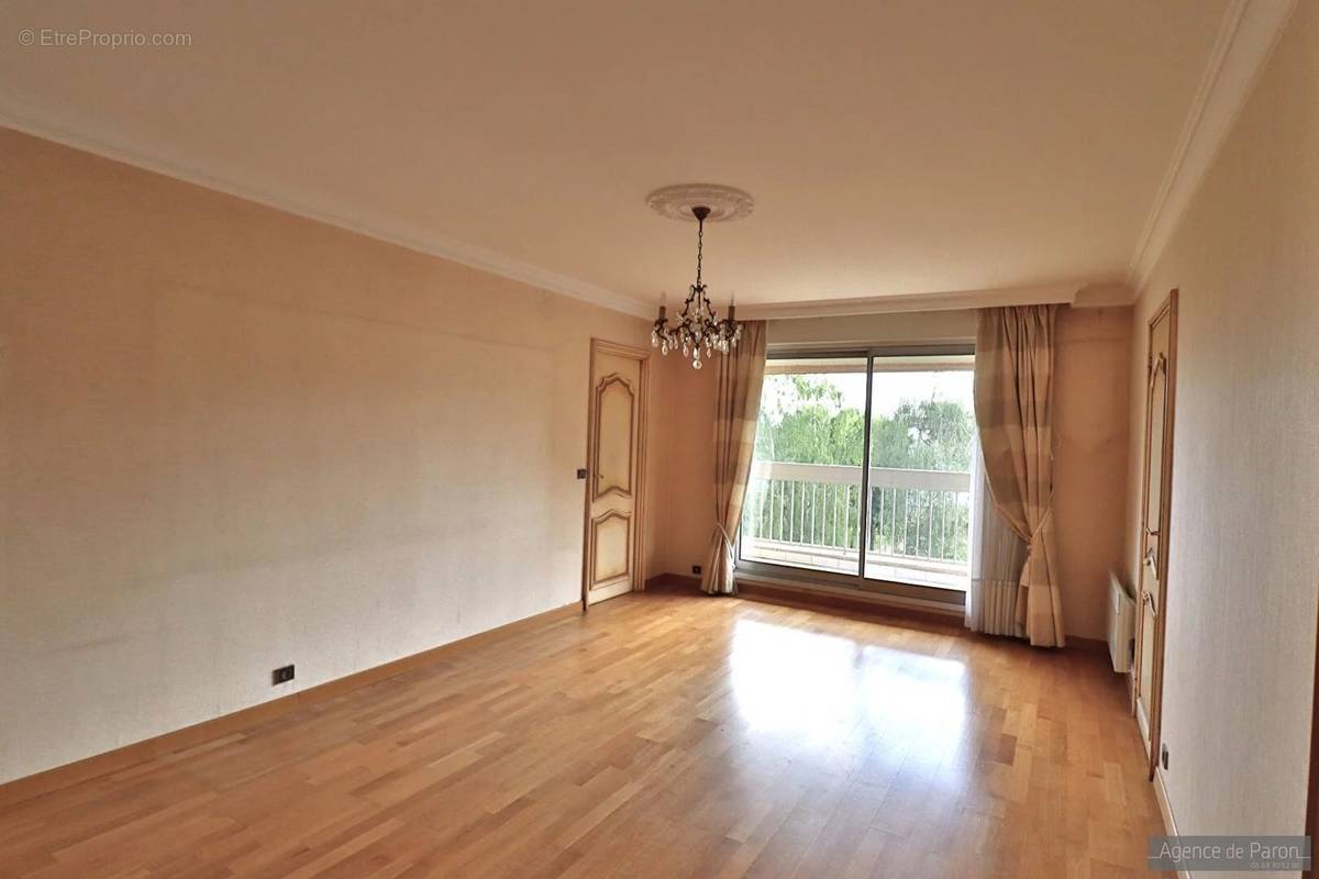 Appartement à VERRIERES-LE-BUISSON