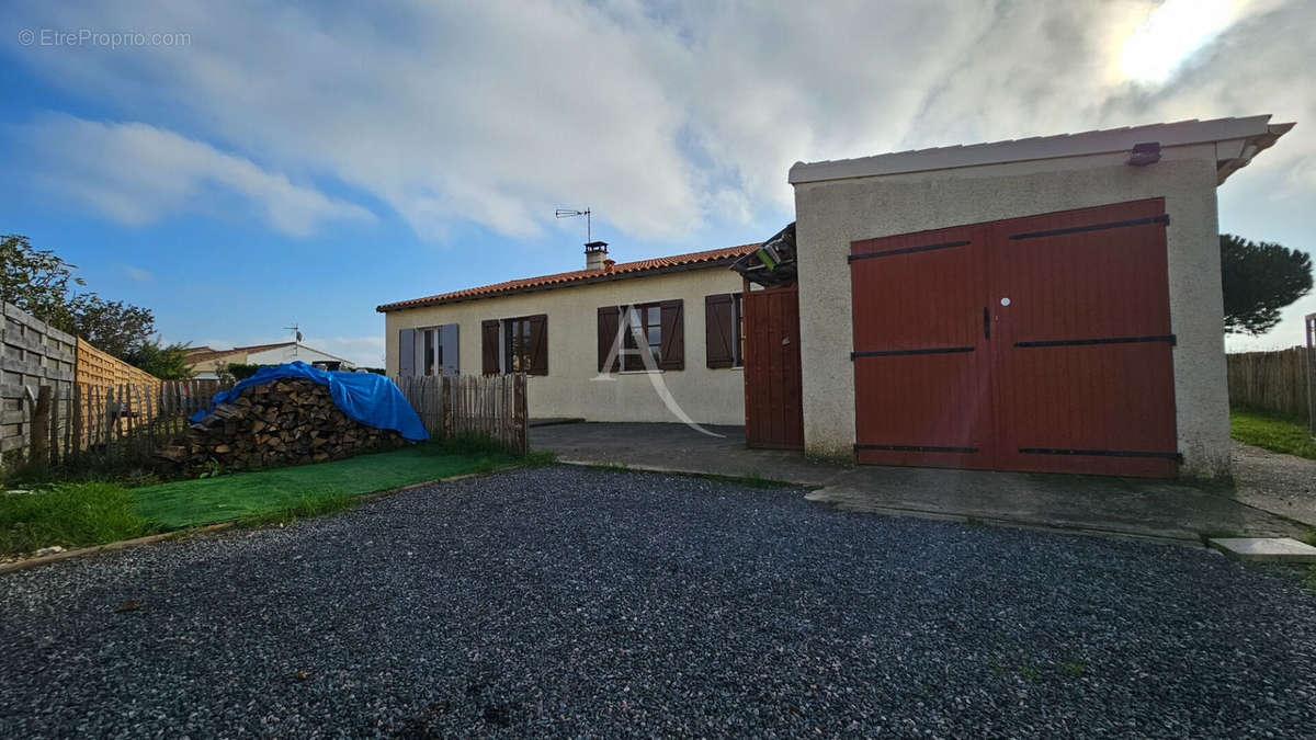 Maison à PORT-DES-BARQUES