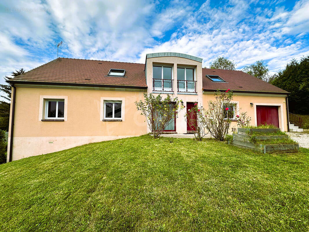 Maison à JOIGNY