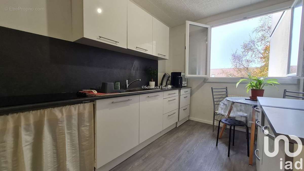 Photo 3 - Appartement à NEUVILLE-AUX-BOIS