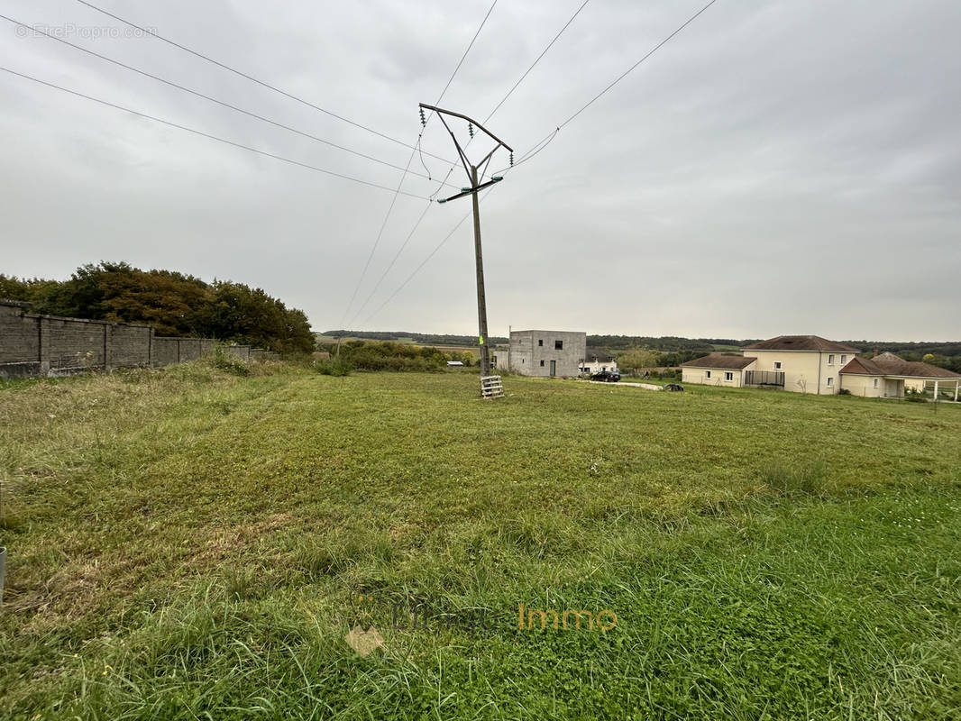 Terrain à MAROLLES-LES-BAILLY