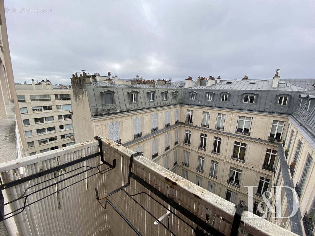 Balcon - Appartement à PARIS-8E