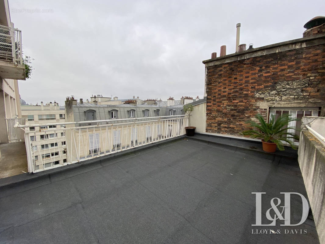 Terrasse 8ème étage - Appartement à PARIS-8E