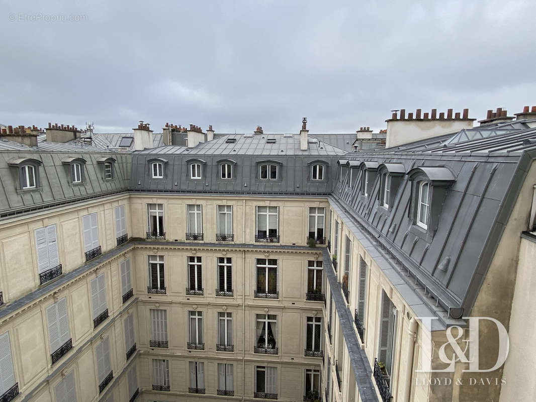 vue du balcon - Appartement à PARIS-8E