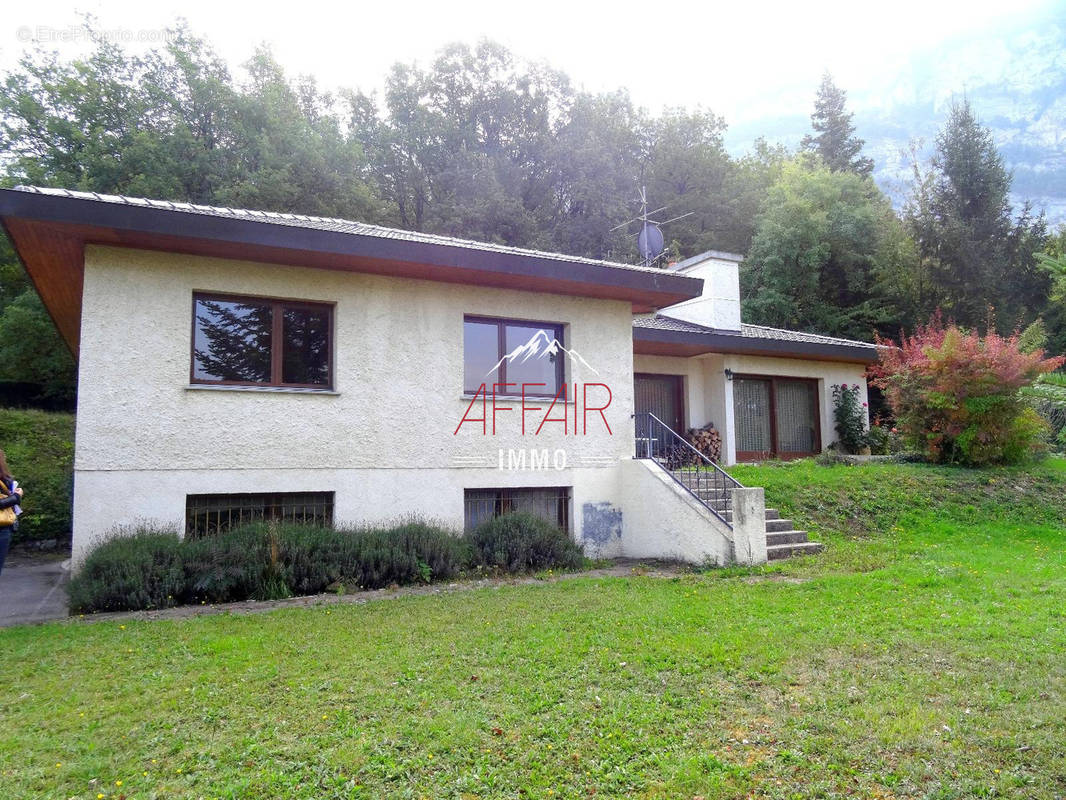 Maison à COLLONGES-SOUS-SALEVE