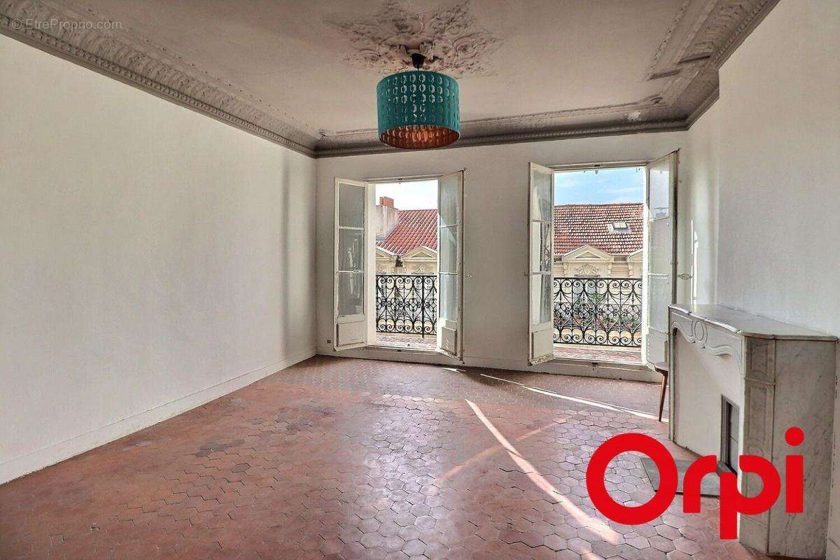 Appartement à MARSEILLE-2E